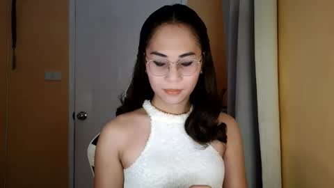 chelly4u69 online show from April 2, 2:09 am