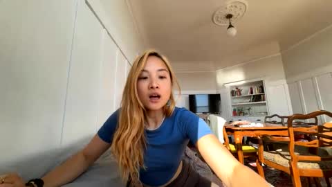 Snapshot of chellybear101 chatting on April 2, 4:37 pm chellybear101 online show from April 2, 4:37 pm