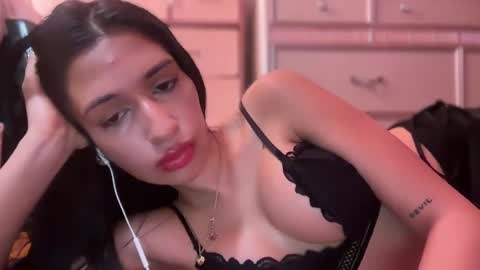 cherliecarmen online show from March 12, 7:59 pm