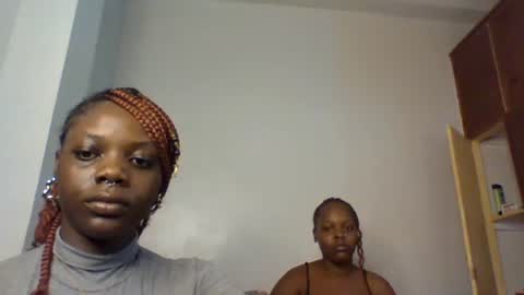 Fafa online show from May 5, 6:49 pm