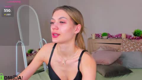 Snapshot of cherry_pr1ce chatting on March 8, 11:52 pm cherry_pr1ce online show from March 8, 11:52 pm