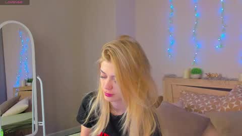 cherry_pr1ce online show from May 17, 11:12 pm