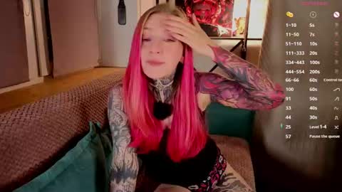 Snapshot of cherry_roxy chatting on June 18, 8:57 pm Roxy online show from June 18, 8:57 pm