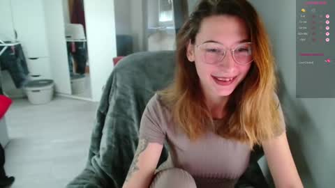 Snapshot of cherryangle chatting on March 15, 7:25 am Leonie online show from March 15, 7:25 am