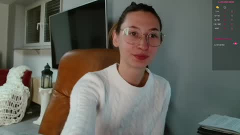 Snapshot of cherryangle chatting on March 24, 5:45 am Leonie online show from March 24, 5:45 am