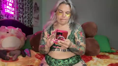 Snapshot of cherryb0mbb0mb chatting on June 22, 4:09 am CherryBombBomb online show from June 22, 4:09 am