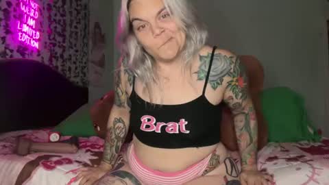 Snapshot of cherryb0mbb0mb chatting on June 25, 6:07 am CherryBombBomb online show from June 25, 6:07 am