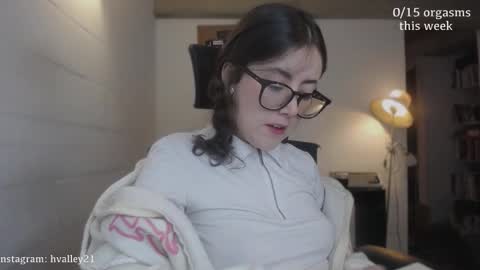 Snapshot of cherrybunny21 chatting on December 17, 5:02 am Sarah Prez online show from December 17, 5:02 am