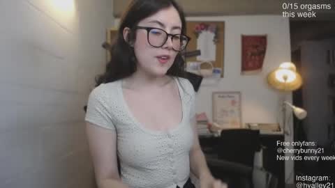 Snapshot of cherrybunny21 chatting on May 28, 4:43 am Sarah Prez online show from May 28, 4:43 am