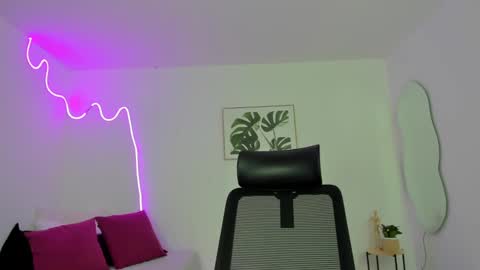 Snapshot of cherrydollxx chatting on September 26, 11:58 am C H E R R Y online show from September 26, 11:58 am