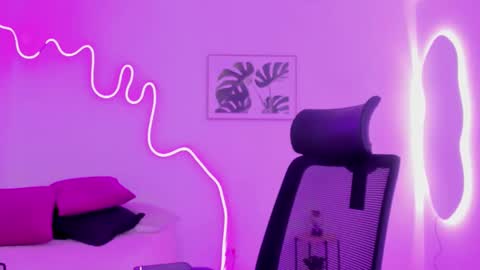 Snapshot of cherrydollxx chatting on October 7, 11:40 am C H E R R Y online show from October 7, 11:40 am