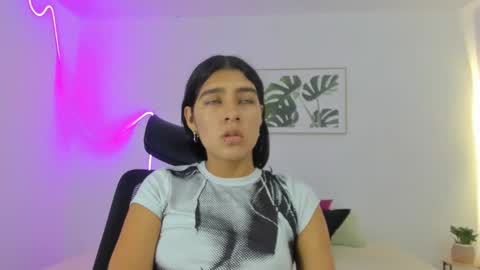 Snapshot of cherrydollxx chatting on October 22, 11:43 am C H E R R Y online show from October 22, 11:43 am