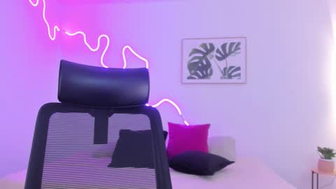 Snapshot of cherrydollxx chatting on October 23, 12:26 pm C H E R R Y online show from October 23, 12:26 pm