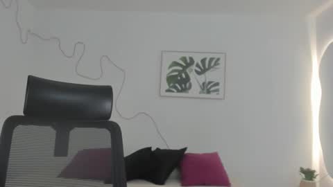 Snapshot of cherrydollxx chatting on October 25, 12:02 pm C H E R R Y online show from October 25, 12:02 pm