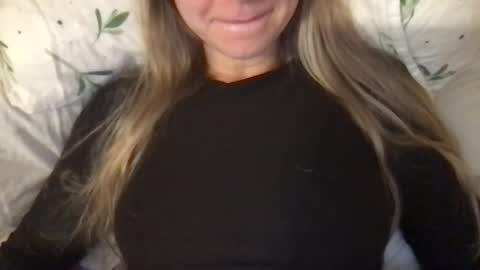 Snapshot of cherryflavorxx chatting on April 5, 12:19 am cherryflavorxx online show from April 5, 12:19 am