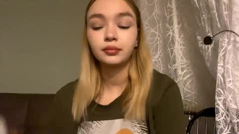 Lei online show from December 16, 2:33 pm