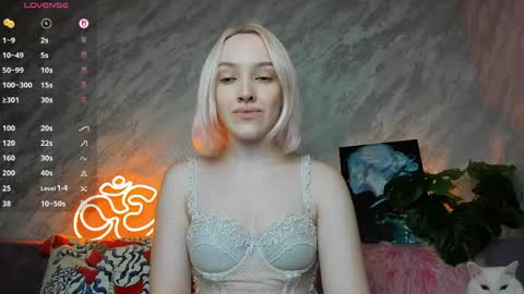 Snapshot of cherylmason chatting on April 3, 9:35 pm Cheryl online show from April 3, 9:35 pm