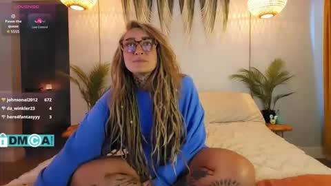 Chevi Blue online show from October 20, 4:18 pm