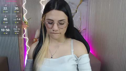 Snapshot of chiara_tay chatting on May 8, 7:19 pm Chiara online show from May 8, 7:19 pm