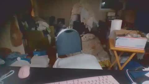 Snapshot of chico_amante_ chatting on February 17, 7:49 am chico_amante_ online show from February 17, 7:49 am