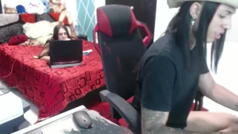 Snapshot of chico_explosivo chatting on September 17, 1:51 am chico_explosivo online show from September 17, 1:51 am