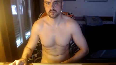 Snapshot of chicocam1983 chatting on November 10, 4:39 pm chicocam1983 online show from November 10, 4:39 pm