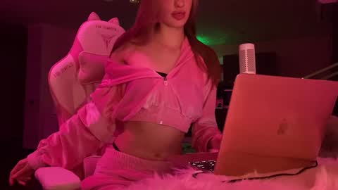 Snapshot of chillgoddess chatting on January 23, 5:21 pm Goddess Vika - owner of all ur money online show from January 23, 5:21 pm