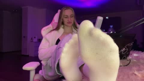 Snapshot of chillgoddess chatting on February 28, 3:15 pm Goddess Vika - owner of all ur money online show from February 28, 3:15 pm