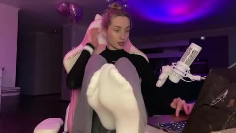 Snapshot of chillgoddess chatting on March 11, 2:51 pm Goddess Vika - owner of all ur money online show from March 11, 2:51 pm