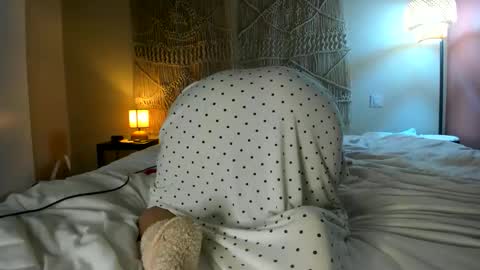 yoursensualparadise online show from November 8, 12:05 pm