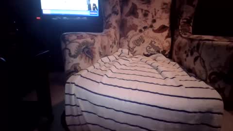 Snapshot of chippy70 chatting on November 15, 8:55 am chippy70 online show from November 15, 8:55 am