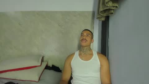 Snapshot of chirshot21_ chatting on June 9, 12:39 pm Chris online show from June 9, 12:39 pm
