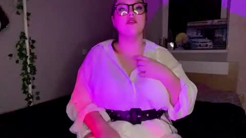 Lily online show from February 4, 4:02 pm