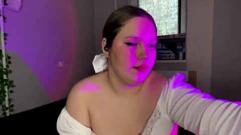 Lily online show from February 12, 6:19 am