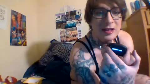 Snapshot of chl0efromthestars chatting on March 1, 6:48 am chl0efromthestars online show from March 1, 6:48 am