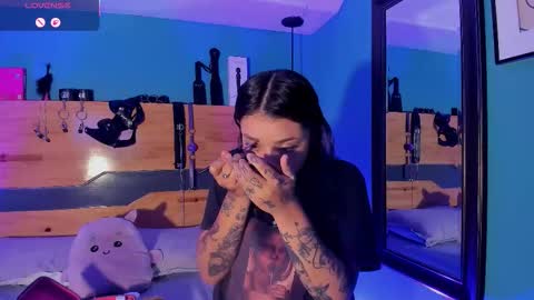 Snapshot of chloaellenn chatting on March 14, 12:06 am Chloeallennn online show from March 14, 12:06 am