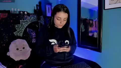 Chloeallennn  online show from May 3, 3:29 pm
