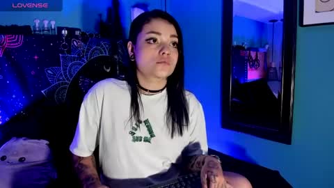 Chloeallennn  online show from May 5, 1:08 pm