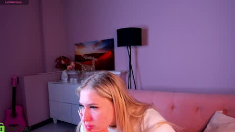 Chloe online show from April 26, 2:53 am