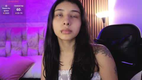Snapshot of chloe_bluee_ chatting on April 18, 11:03 am chloe_bluee_ online show from April 18, 11:03 am