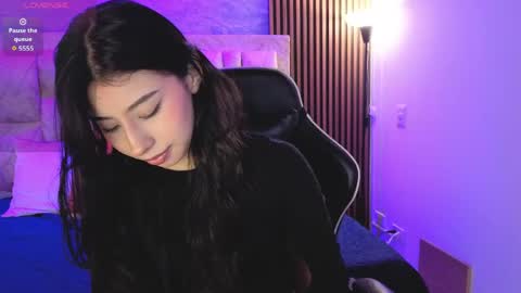 Snapshot of chloe_bluee_ chatting on April 21, 11:05 am chloe_bluee_ online show from April 21, 11:05 am