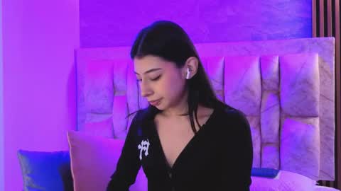 Snapshot of chloe_bluee_ chatting on April 30, 11:05 am chloe_bluee_ online show from April 30, 11:05 am