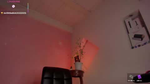 Snapshot of chloe_cooperr chatting on October 9, 10:30 pm chloe_cooperr online show from October 9, 10:30 pm