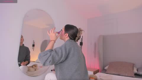 Chloe online show from November 12, 6:58 am