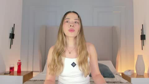 Chloe online show from May 3, 2:34 pm