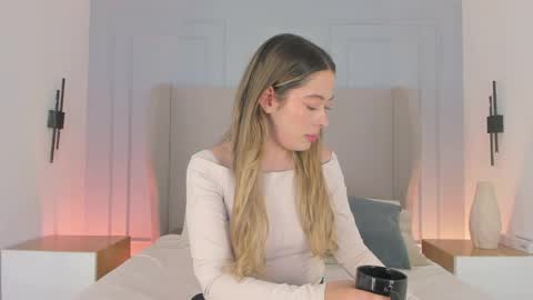 Chloe online show from June 9, 7:03 pm