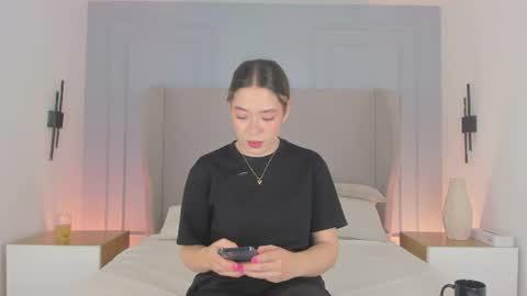Chloe online show from June 12, 11:31 am