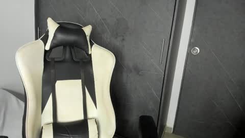 chloe online show from April 2, 12:52 am