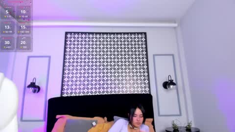 Chloe online show from December 21, 2:15 pm