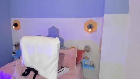 Chloe online show from May 13, 2:47 pm